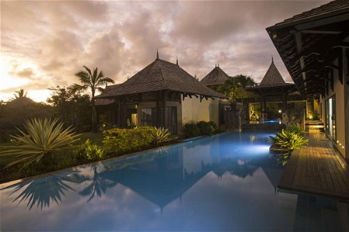 Balinese-style villa with access to the beach and 5* hotel services for sale in Bel Ombre, Mauritius 2326644817