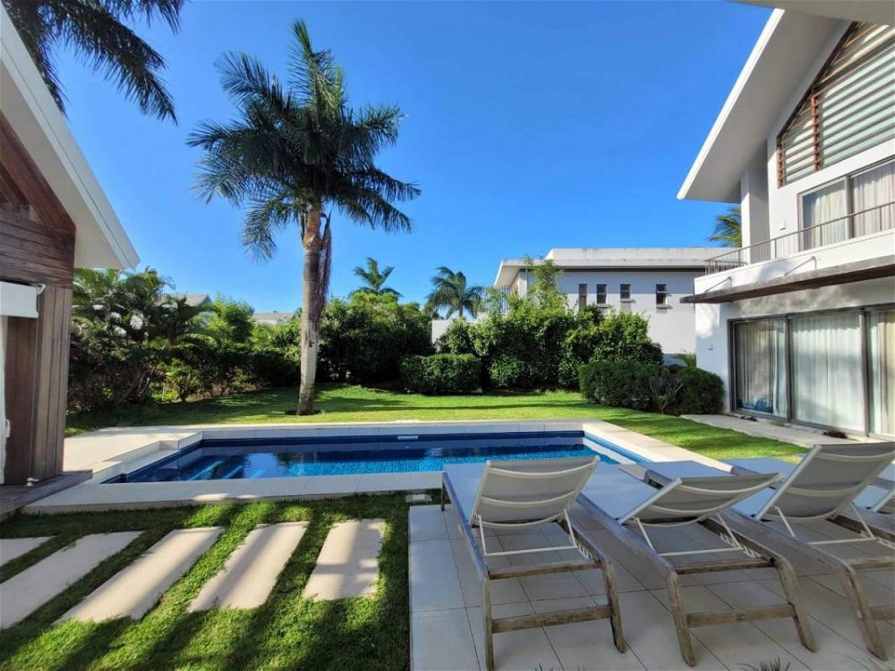 Superb 4-bedroom villa for sale close to a golf and the beach of Mont Choisy, Mauritius 363880315