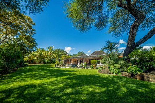 Superb villa for sale in a prestigious golf estate in Tamarin, Mauritius 1388988055