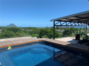 Beautiful house for sale in Black River, Mauritius with view onto the ocean and Le Morne mountain 4110644521