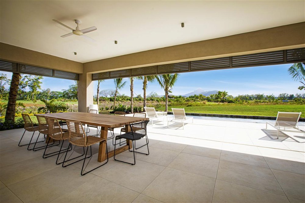 Magnificent villa for sale in a golf estate in Beau Champ on the east coast of Mauritius 2562759437