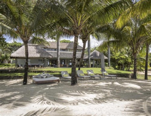 Luxurious villa with private beach for sale in Beau Champ on the east coast of Mauritius 1906523704