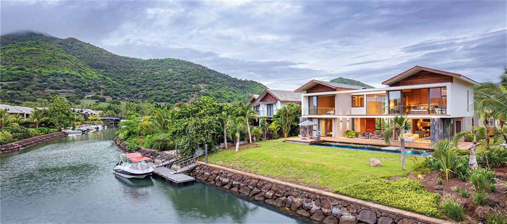 Prestigious architect villa for sale in the only residential marina in Mauritius, in Rivière Noire 916882323