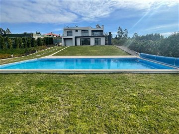 Contemporary style T4 house with swimming pool in Nadadouro 2225872836