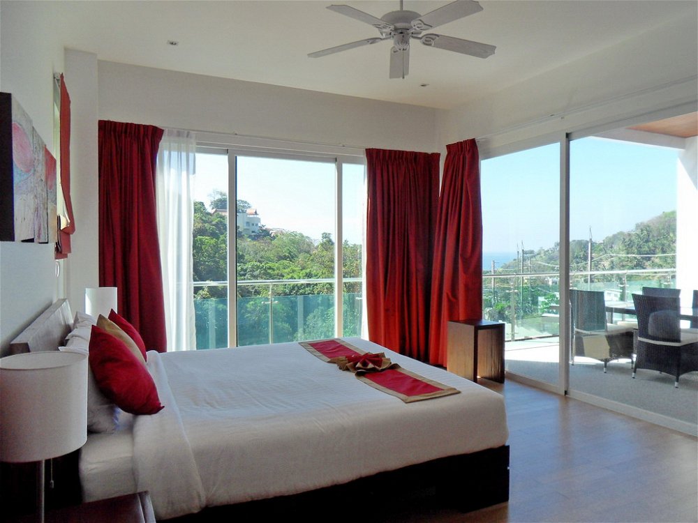 Sea view condominium in Kamala for sale 2329627351
