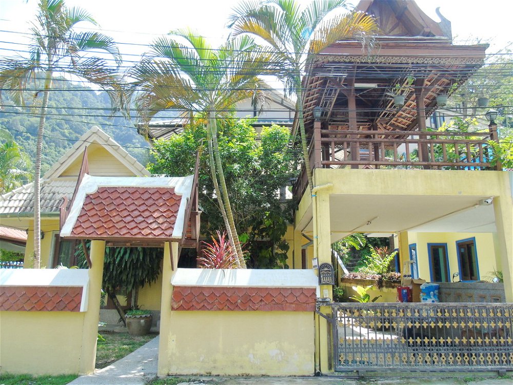 Private Thai style house for Sale 896587179