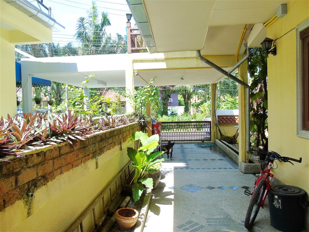 Private Thai style house for Sale 896587179