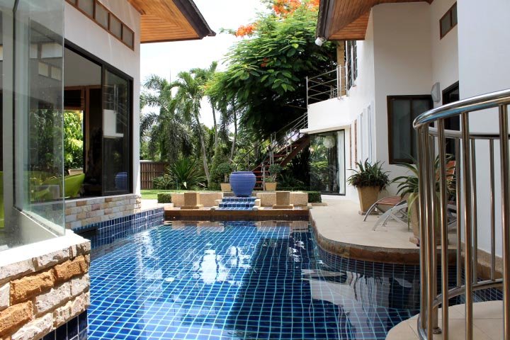 Family House with Pool in Rawai for Sale 6323794