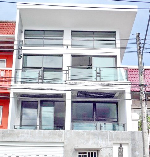 Modern loft style townhouse in Kathu for Sale 491050539