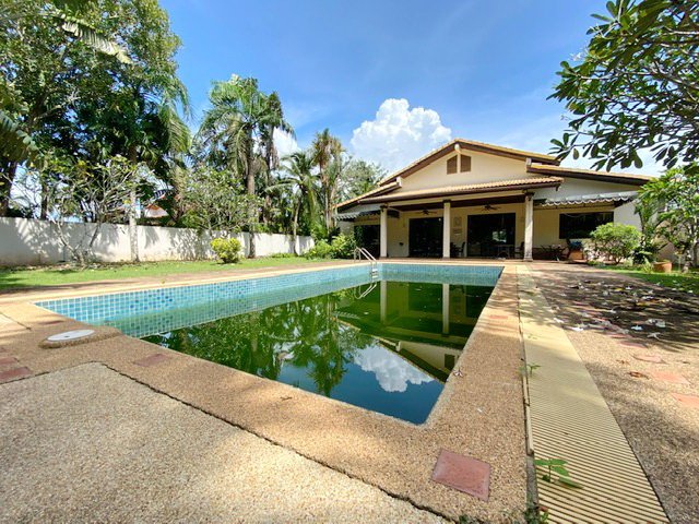 4 Bedroom Villa in Cherng Talay for Sale 544874379