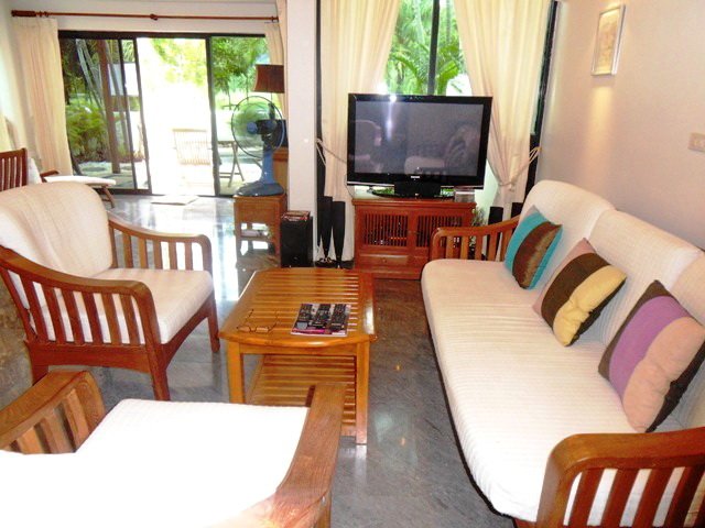 Private Cozy Villa in Kathu for Sale 962670282